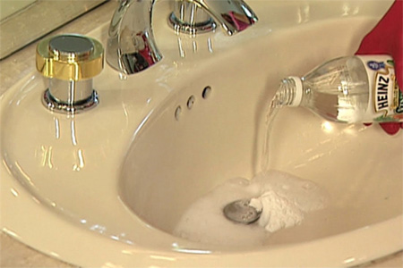 Cach-thong-tac-lavabo-bi-nghet-bang-baking-soda