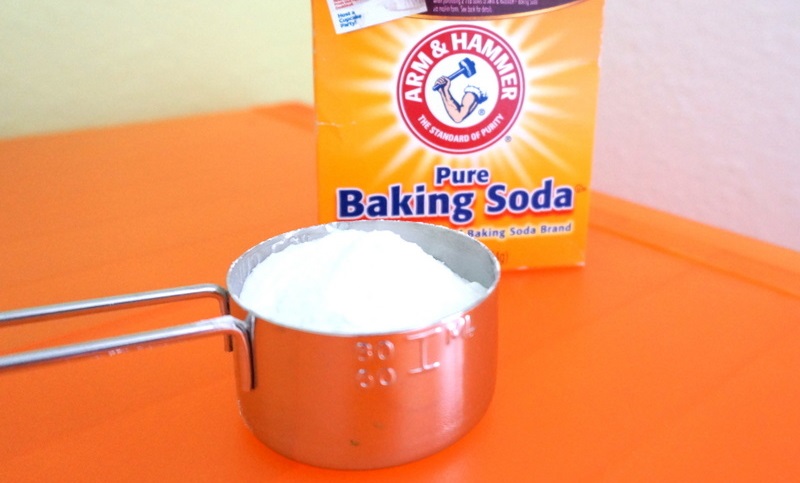 Lam-sach-nha-bep-bang-baking-soda