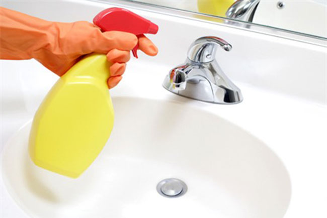 làm sạch chậu rửa mặt
