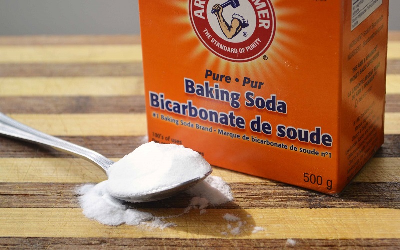 loai-bo-vet-o-bang-baking-soda