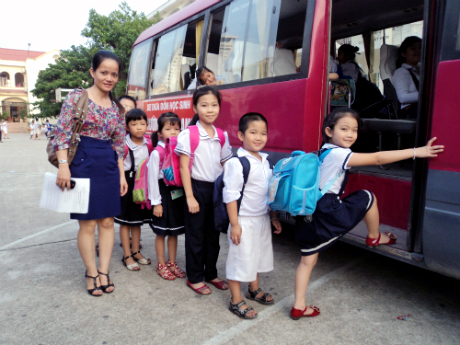 xe-dua-don-hoc-sinh-can-duoc-ve-sinh-khu-trung-sach-se